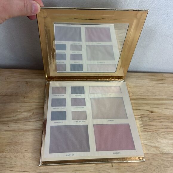 Iconic London Heat of The Moment Face & Eye Palette - Picture 3 of 4